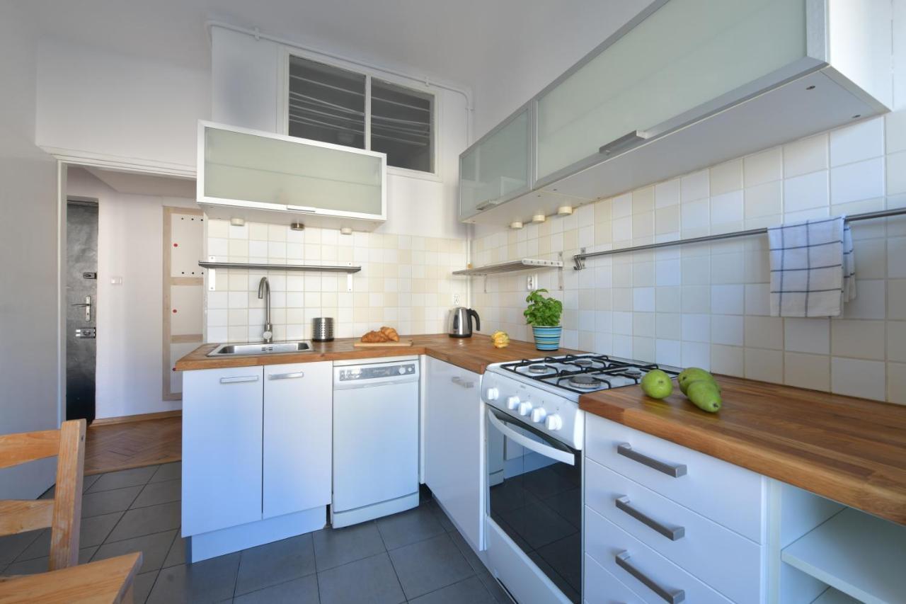Apartment Wilcza 3 - Dla 4 Osob - 260m Do Ambasady - Duzy Balkon Od Strony Dziedzinca - Wifi - Good *